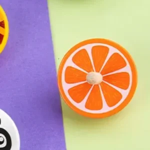 Klasszikus búgócsiga játék, narancs mintával.